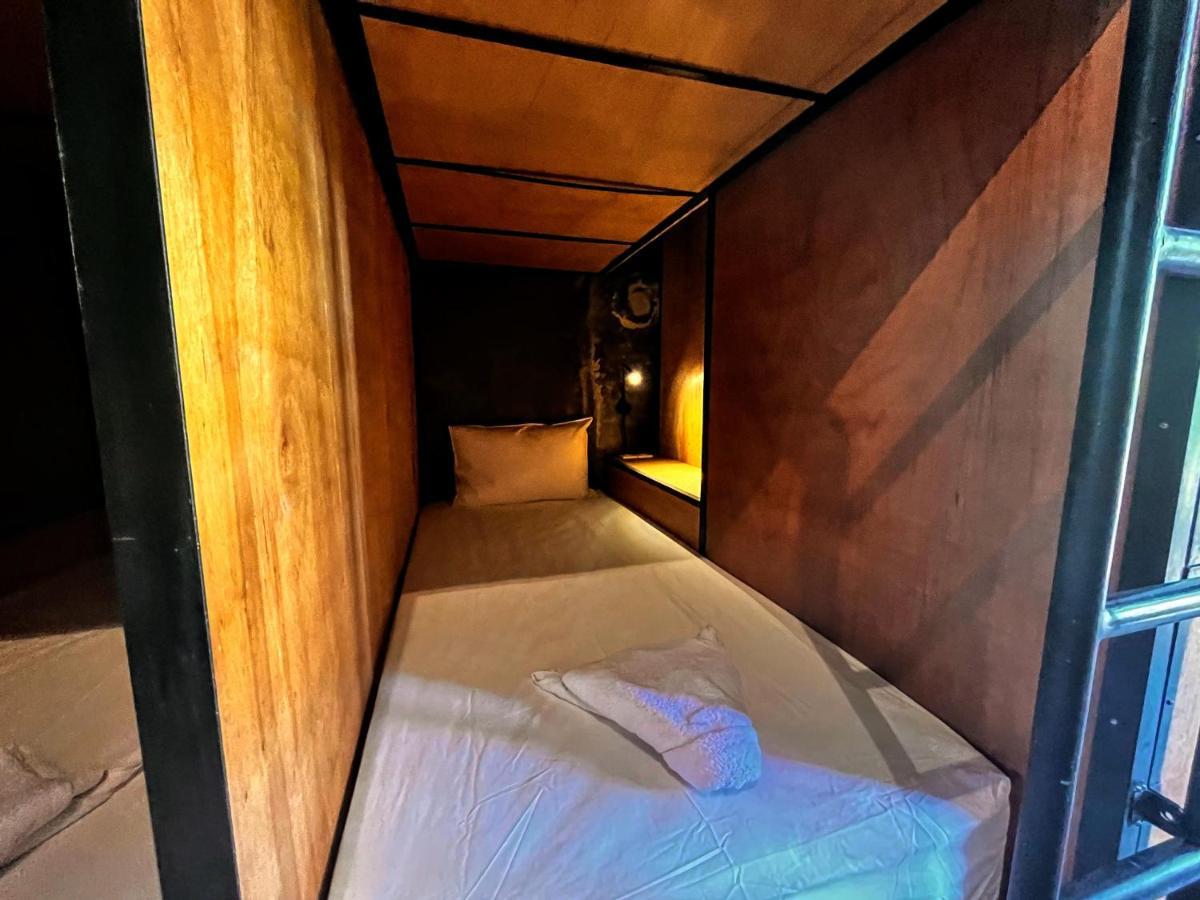 Mangroove Bay Boutique Hostel Banyuwedang Bagian luar foto