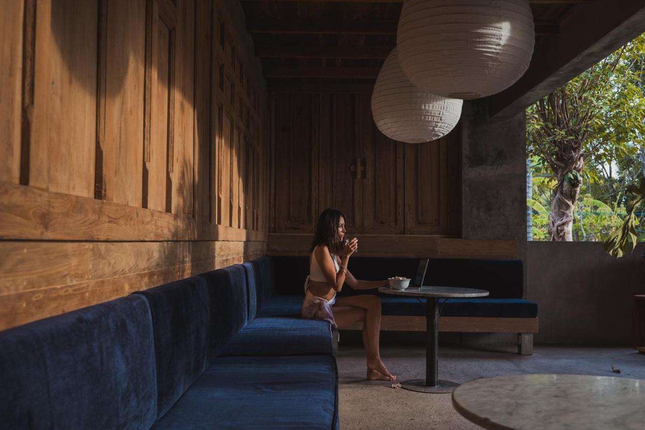 Mangroove Bay Boutique Hostel Banyuwedang Bagian luar foto