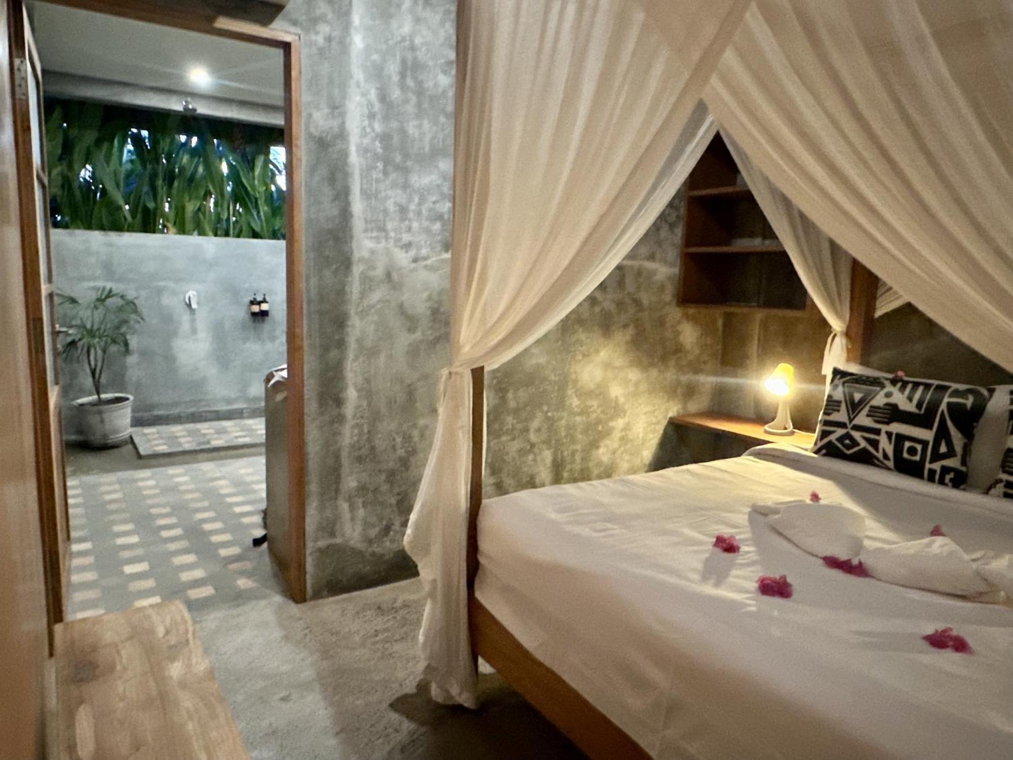 Mangroove Bay Boutique Hostel Banyuwedang Bagian luar foto