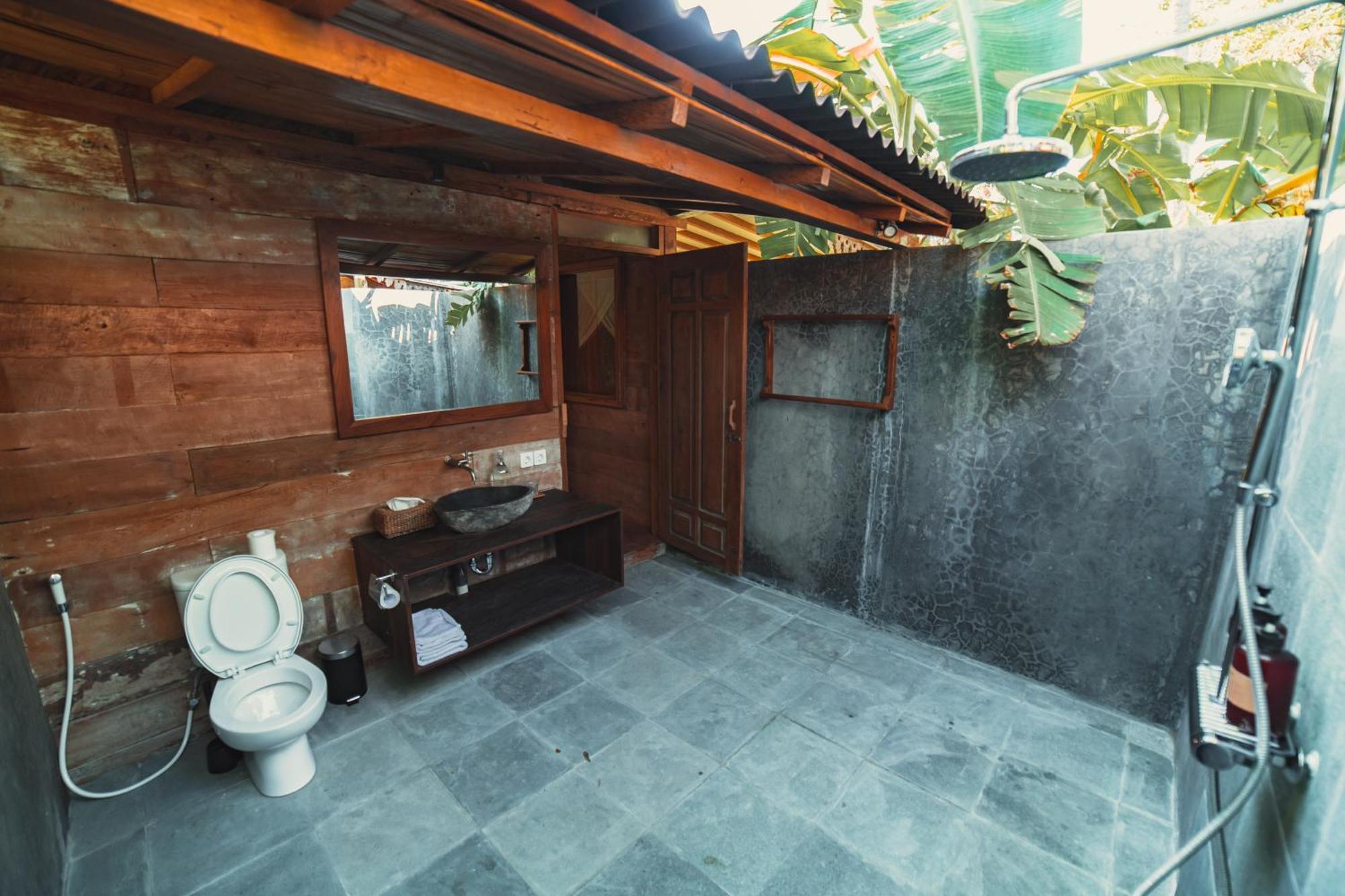 Mangroove Bay Boutique Hostel Banyuwedang Bagian luar foto