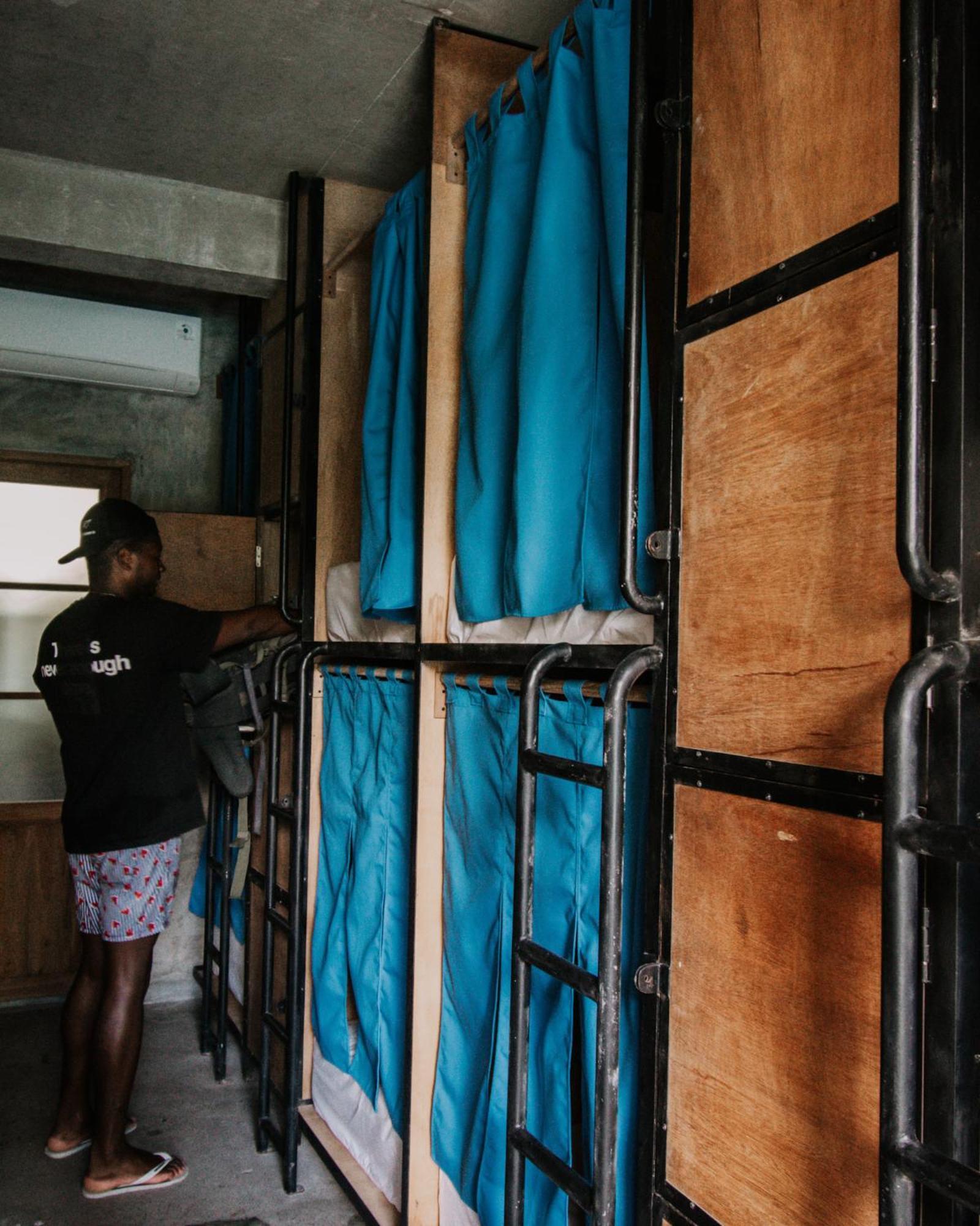 Mangroove Bay Boutique Hostel Banyuwedang Ruang foto