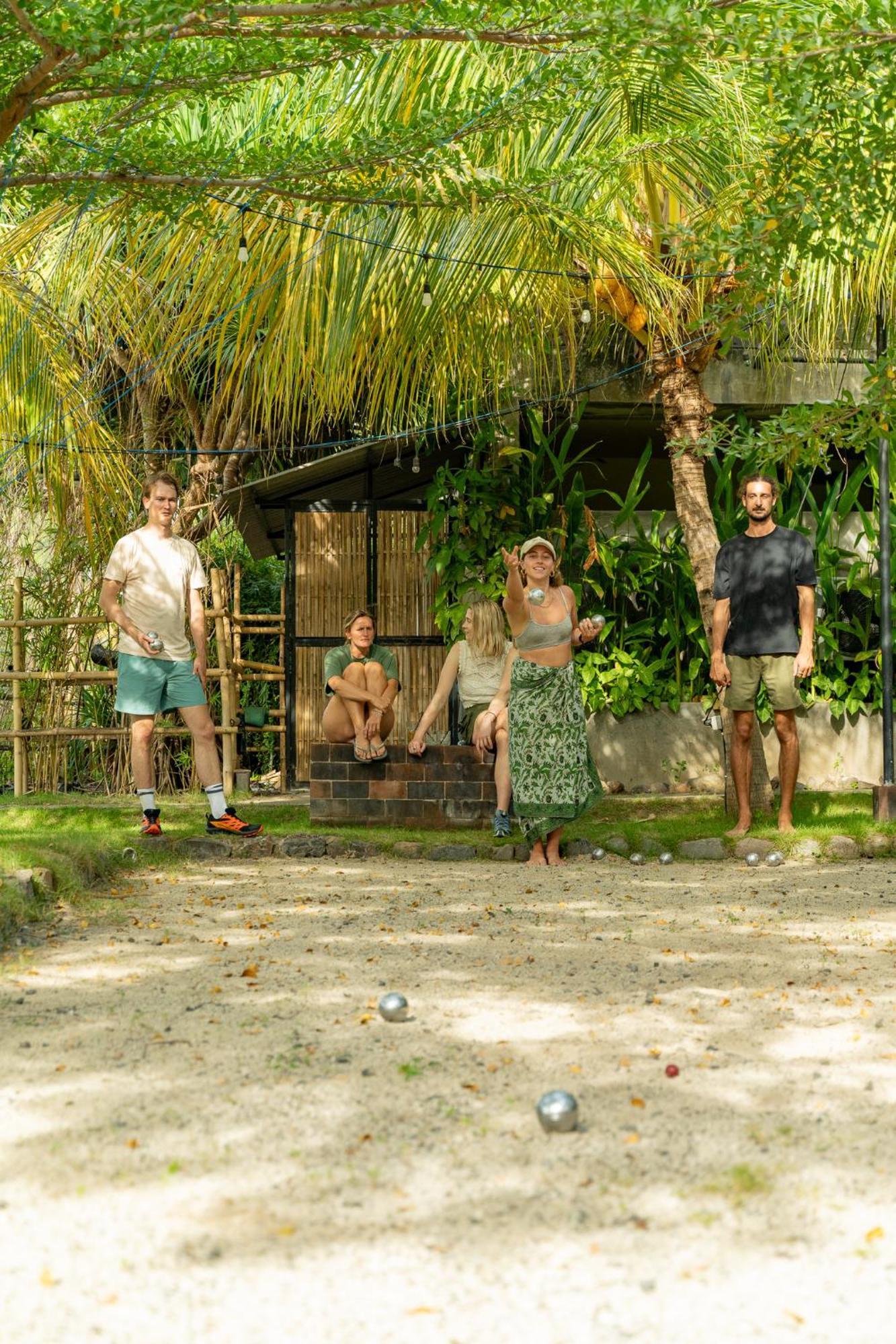Mangroove Bay Boutique Hostel Banyuwedang Bagian luar foto